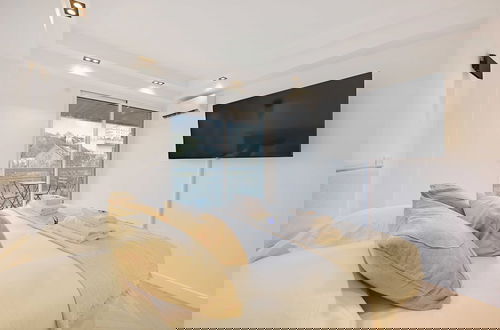 Foto 5 - Charming Apt With AC & Balcony