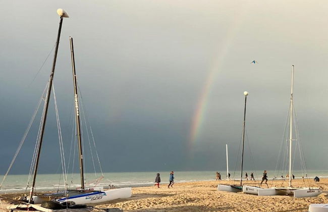 Bright Coastal Family Escape - Photo 32