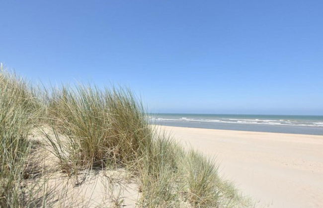 Charming Apartment Near Beach - Photo 24