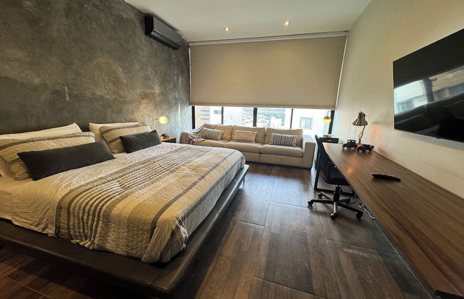 Luxurious 5-bedroom House With Air-conditioning & Private Rooftop in Juriquilla - Photo 2