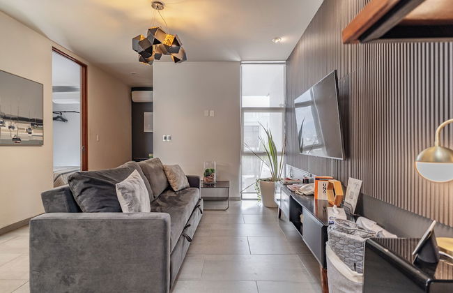 Luxurious 5-bedroom House With Air-conditioning & Private Rooftop in Juriquilla - Photo 9