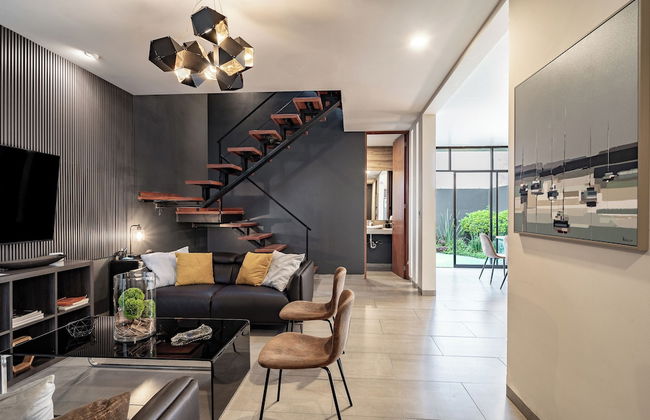 Luxurious 5-bedroom House With Air-conditioning & Private Rooftop in Juriquilla - Photo 14