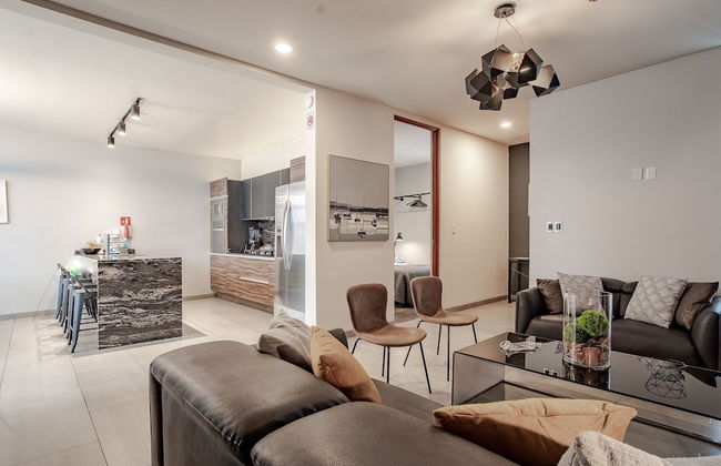 Luxurious 5-bedroom House With Air-conditioning & Private Rooftop in Juriquilla - Photo 18