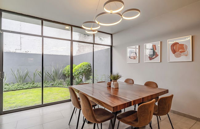 Luxurious 5-bedroom House With Air-conditioning & Private Rooftop in Juriquilla - Photo 23