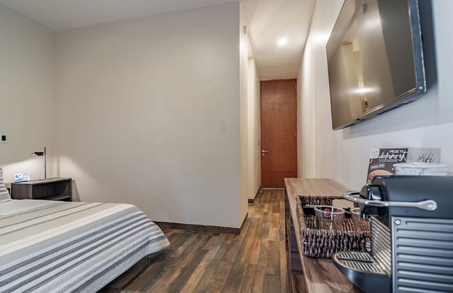 Luxurious 5-bedroom House With Air-conditioning & Private Rooftop in Juriquilla - Photo 4