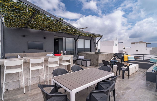 Luxurious 5-bedroom House With Air-conditioning & Private Rooftop in Juriquilla - Photo 32