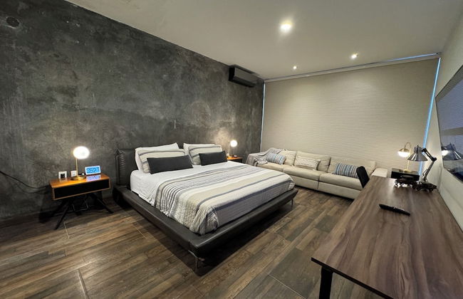 Luxurious 5-bedroom House With Air-conditioning & Private Rooftop in Juriquilla - Photo 6