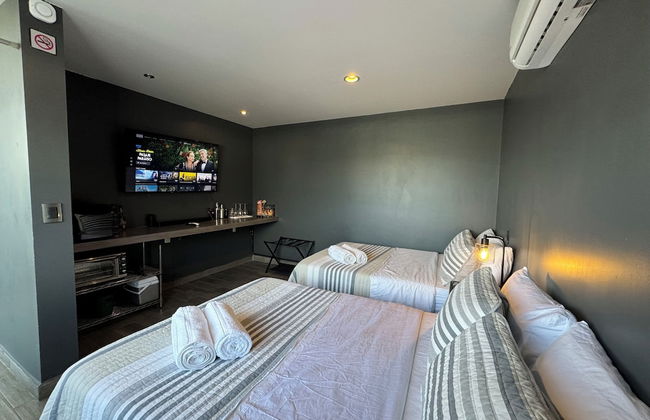 Luxurious 5-bedroom House With Air-conditioning & Private Rooftop in Juriquilla - Photo 20