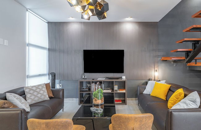 Luxurious 5-bedroom House With Air-conditioning & Private Rooftop in Juriquilla - Photo 12