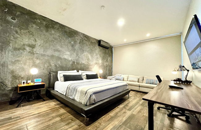 Luxurious 5-bedroom House With Air-conditioning & Private Rooftop in Juriquilla - Photo 7