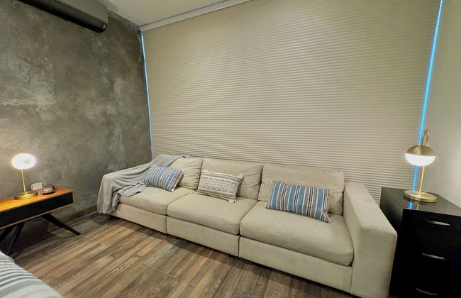 Luxurious 5-bedroom House With Air-conditioning & Private Rooftop in Juriquilla - Photo 16