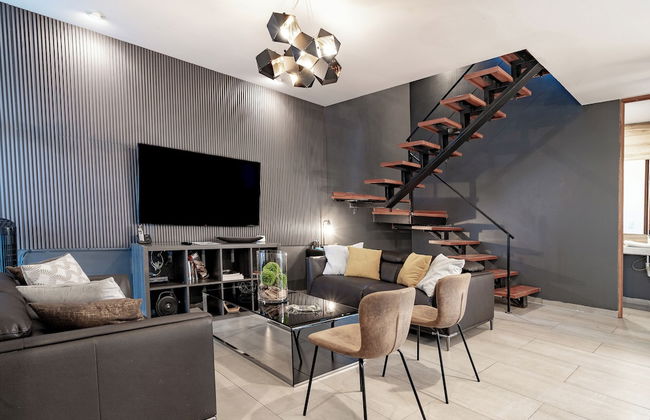 Luxurious 5-bedroom House With Air-conditioning & Private Rooftop in Juriquilla - Photo 15