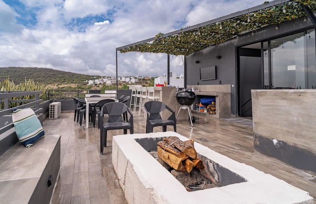 Luxurious 5-bedroom House With Air-conditioning & Private Rooftop in Juriquilla - Photo 37