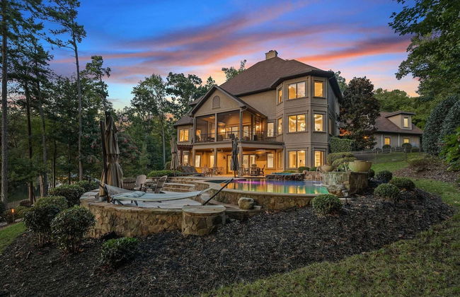 Livin' Large Lake Norman Estate w/ Pool, Dock, Game Room & Scenic Views - Foto 11