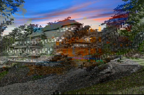 Foto 11 - Livin' Large Lake Norman Estate w/ Pool, Dock, Game Room & Scenic Views