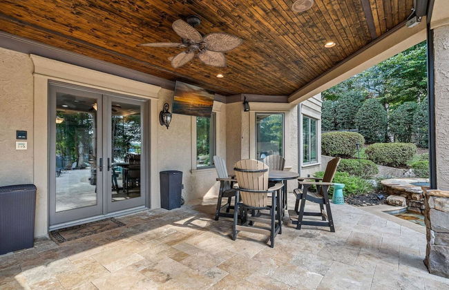 Livin' Large Lake Norman Estate w/ Pool, Dock, Game Room & Scenic Views - Foto 26