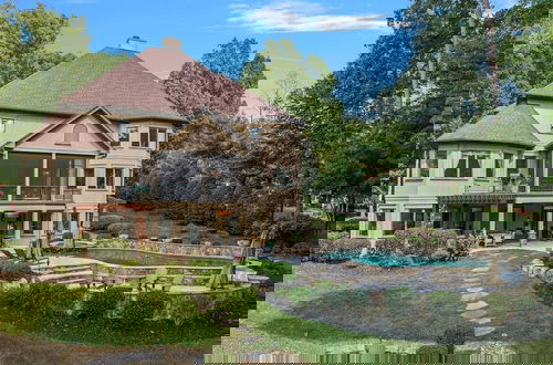 Foto 48 - Livin' Large Lake Norman Estate w/ Pool, Dock, Game Room & Scenic Views