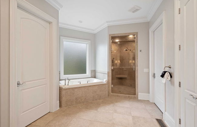 Livin' Large Lake Norman Estate w/ Pool, Dock, Game Room & Scenic Views - Foto 14
