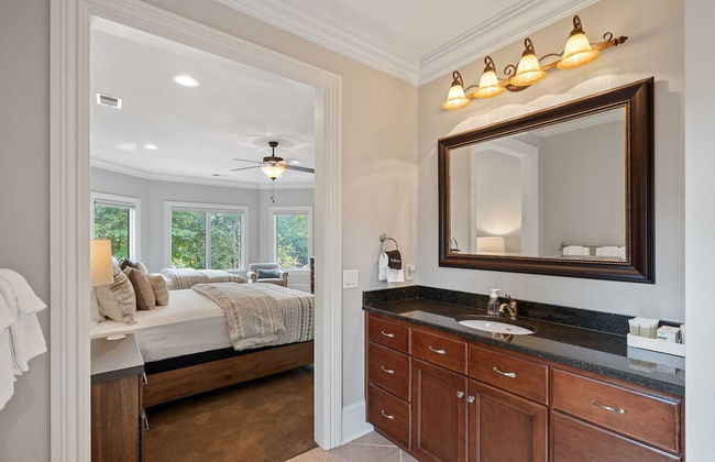 Livin' Large Lake Norman Estate w/ Pool, Dock, Game Room & Scenic Views - Foto 5