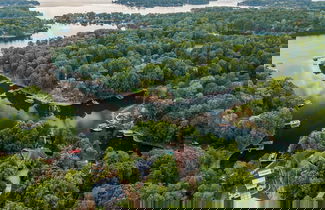 Foto 2 - Livin' Large Lake Norman Estate w/ Pool, Dock, Game Room & Scenic Views
