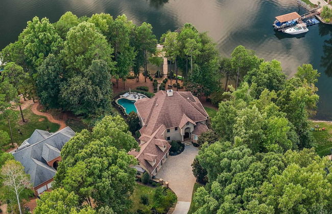 Livin' Large Lake Norman Estate w/ Pool, Dock, Game Room & Scenic Views - Foto 72