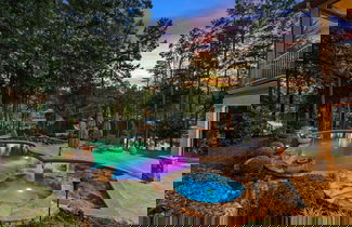 Foto 1 - Livin' Large Lake Norman Estate w/ Pool, Dock, Game Room & Scenic Views