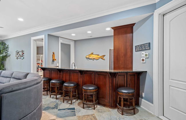 Livin' Large Lake Norman Estate w/ Pool, Dock, Game Room & Scenic Views - Foto 35