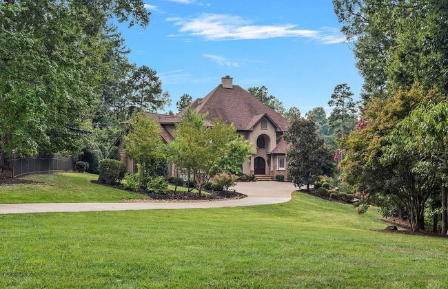 Livin' Large Lake Norman Estate w/ Pool, Dock, Game Room & Scenic Views - Foto 24