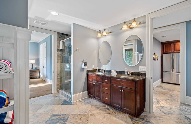 Livin' Large Lake Norman Estate w/ Pool, Dock, Game Room & Scenic Views - Foto 52