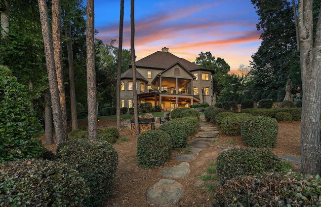 Livin' Large Lake Norman Estate w/ Pool, Dock, Game Room & Scenic Views - Foto 30
