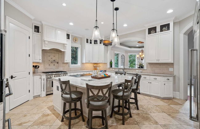 Livin' Large Lake Norman Estate w/ Pool, Dock, Game Room & Scenic Views - Foto 21