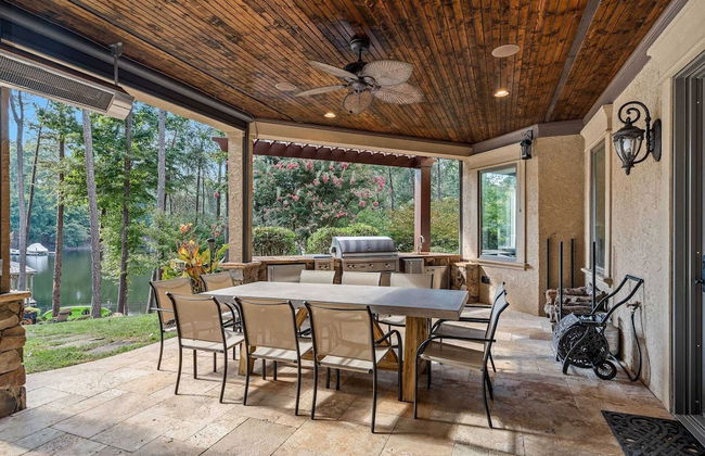 Livin' Large Lake Norman Estate w/ Pool, Dock, Game Room & Scenic Views - Foto 42
