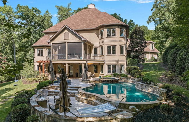 Livin' Large Lake Norman Estate w/ Pool, Dock, Game Room & Scenic Views - Foto 19