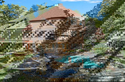 Foto 19 - Livin' Large Lake Norman Estate w/ Pool, Dock, Game Room & Scenic Views