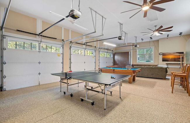 Livin' Large Lake Norman Estate w/ Pool, Dock, Game Room & Scenic Views - Foto 32