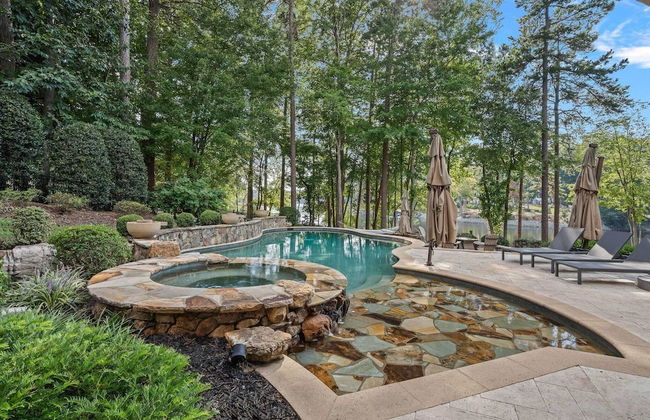 Livin' Large Lake Norman Estate w/ Pool, Dock, Game Room & Scenic Views - Foto 58