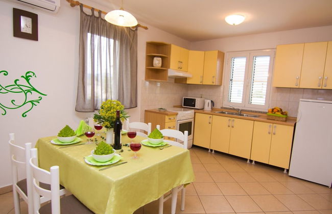Refined and Timeless Krk Apartment With Terrace - Foto 8