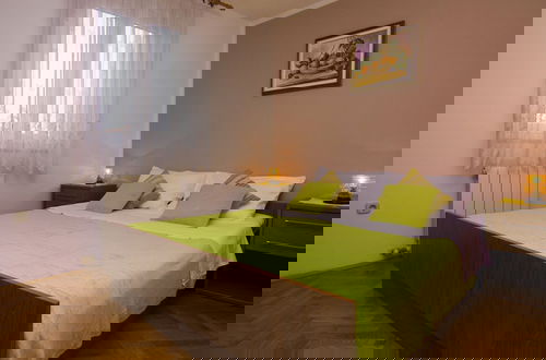 Foto 4 - Refined and Timeless Krk Apartment With Terrace