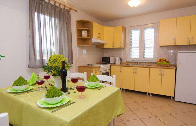 Refined and Timeless Krk Apartment With Terrace - Foto 9