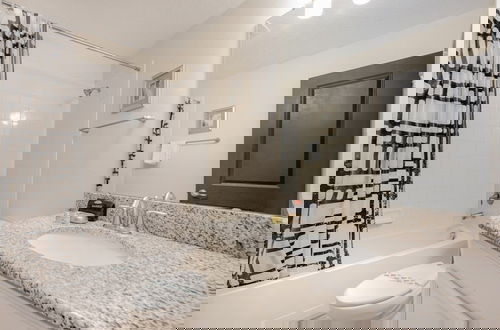 Foto 24 - 9 Bed Pool, Spa, Movie Room & Game Room! 9 Bedroom Home by RedAwning