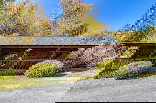 Foto 1 - Er301 - Eagle's Hideaway - Great Location! Close To All The Action! 2 Bedroom Cabin by RedAwning