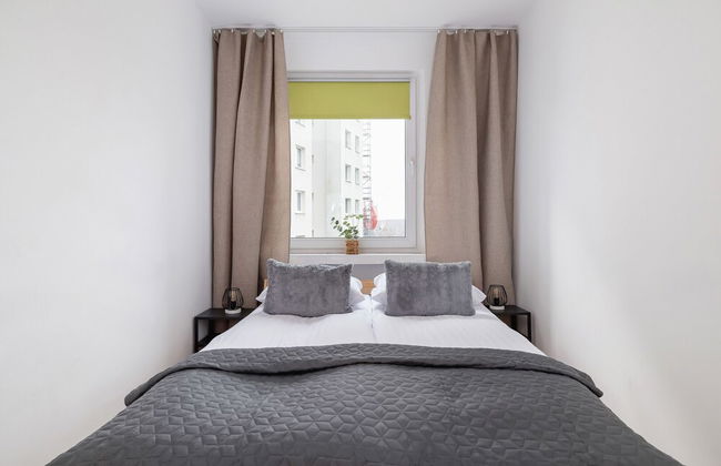 Grey Apartment in Katowice by Renters - Foto 8