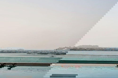 Foto 10 - Bliss 1BR Haven with Stunning Sea Views