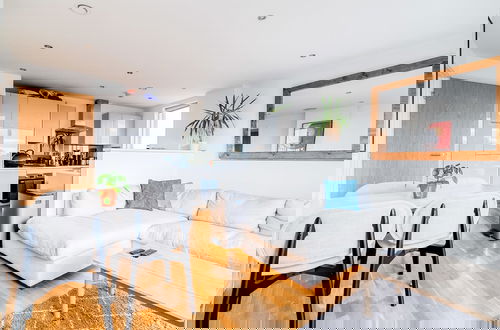 Photo 3 - Modern Bermondsey Apartment