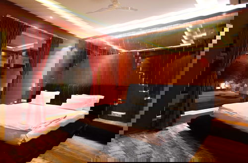 Photo 9 - Vegas Villa by Shiloh Stays