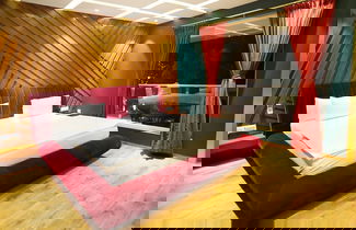Photo 3 - Vegas Villa by Shiloh Stays
