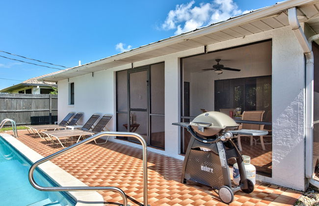 Avanti Vacation Rental, Relaxing 3-BR Retreat with Private Pool Minutes from Vanderbilt Beach and Delnor-Wiggins State Park. Enjoy Southern Exposure, BBQ Area, and Pet-Friendly Comfort - Photo 20