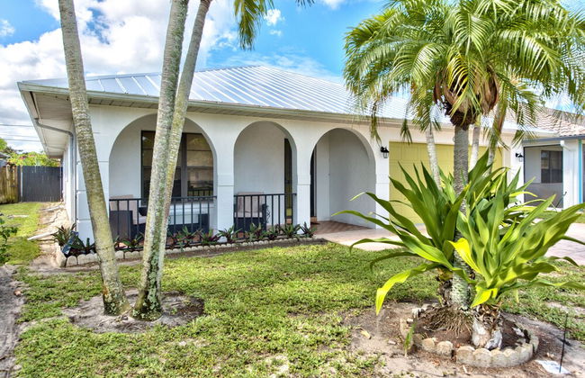 Avanti Vacation Rental, Relaxing 3-BR Retreat with Private Pool Minutes from Vanderbilt Beach and Delnor-Wiggins State Park. Enjoy Southern Exposure, BBQ Area, and Pet-Friendly Comfort - Photo 22