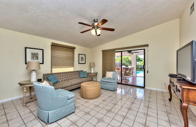 Avanti Vacation Rental, Relaxing 3-BR Retreat with Private Pool Minutes from Vanderbilt Beach and Delnor-Wiggins State Park. Enjoy Southern Exposure, BBQ Area, and Pet-Friendly Comfort - Photo 10
