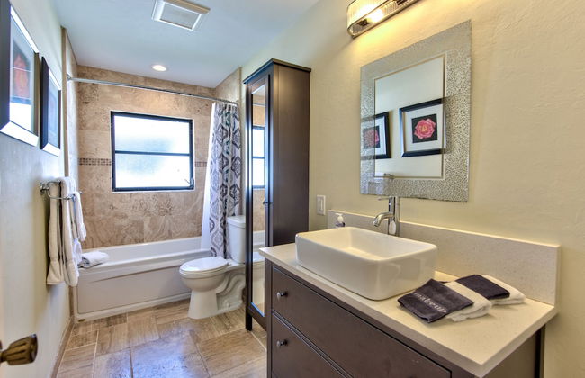 Avanti Vacation Rental, Relaxing 3-BR Retreat with Private Pool Minutes from Vanderbilt Beach and Delnor-Wiggins State Park. Enjoy Southern Exposure, BBQ Area, and Pet-Friendly Comfort - Photo 12